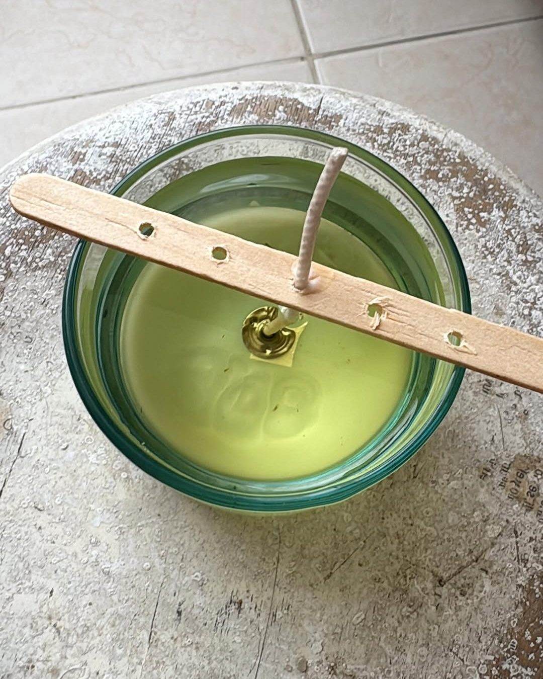 Vela de soya con esencia de lavanda, hecha a mano
